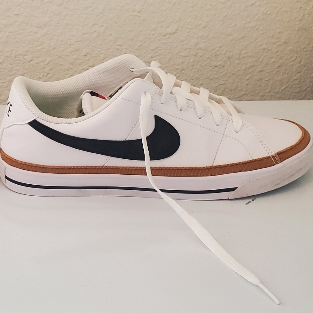 Nike Womens Legacy Court
